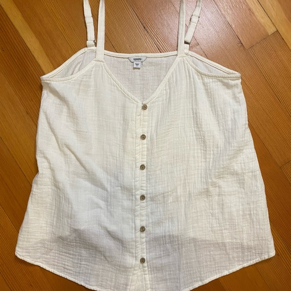 Tops - NWT white dressy tank nice thick fabric M fits more like a L